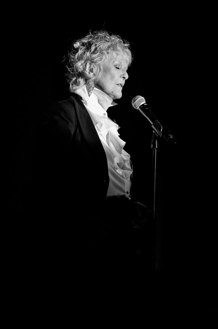 Petula Clark plays in Age Tendre et Tête de Bois tour 2015