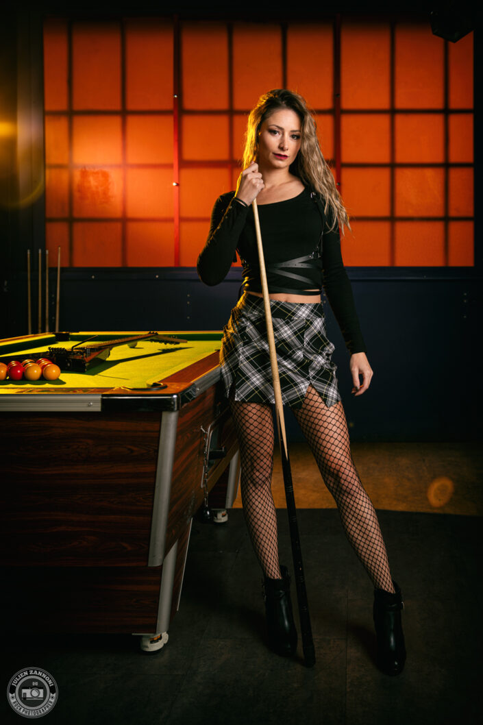 Floriane Sache, Miss Léman 2024, lors d'un shooting rock à La Fabrique à Amancy - photographie par Julien Zannoni