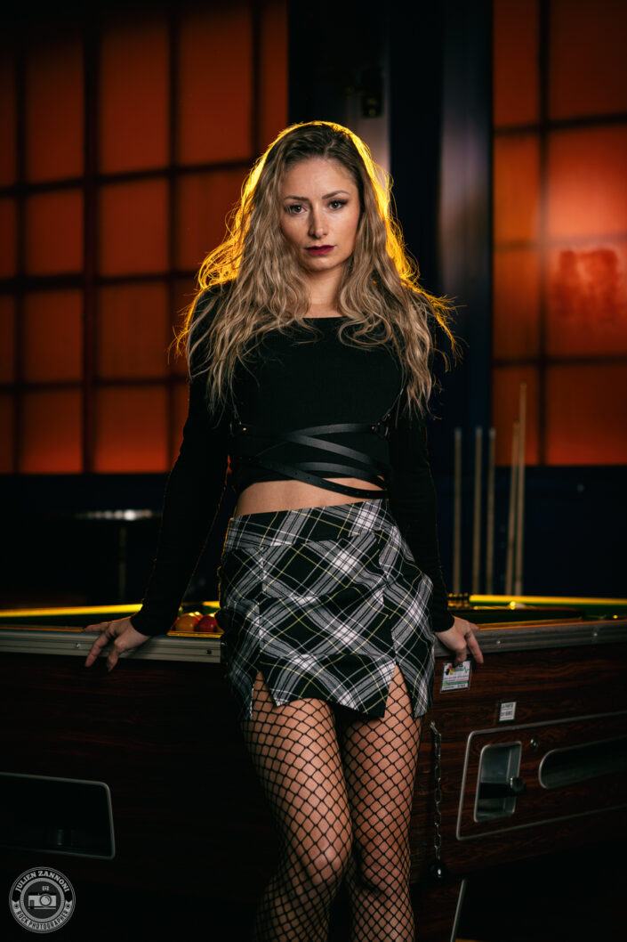 Floriane Sache, Miss Léman 2024, lors d'un shooting rock à La Fabrique à Amancy - photographie par Julien Zannoni