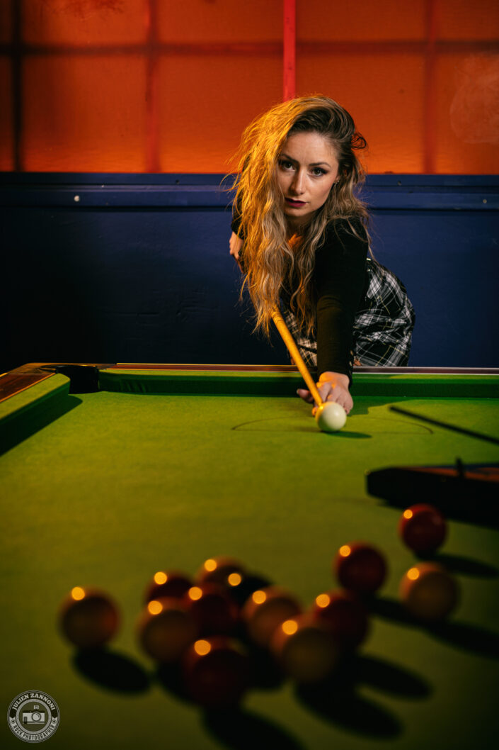 Floriane Sache, Miss Léman 2024, lors d'un shooting rock à La Fabrique à Amancy - photographie par Julien Zannoni