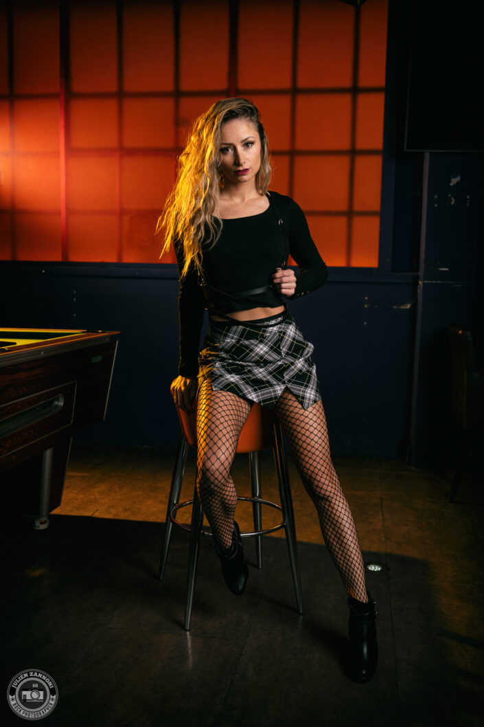 Floriane Sache, Miss Léman 2024, lors d'un shooting rock à La Fabrique à Amancy - photographie par Julien Zannoni